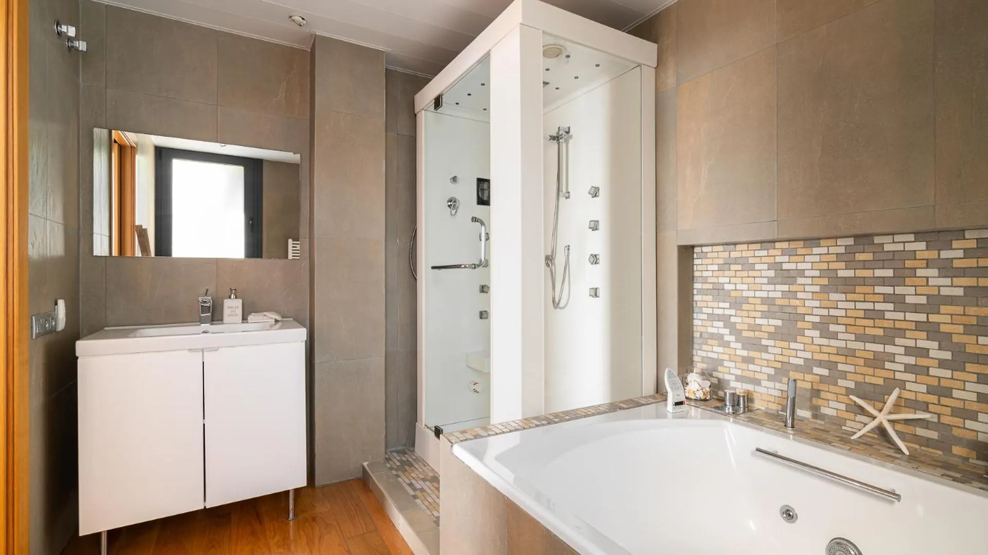 4 Bedroom Vila 25 Minutes To Barcelona Fantastic Sea Views Pool Alella Villa